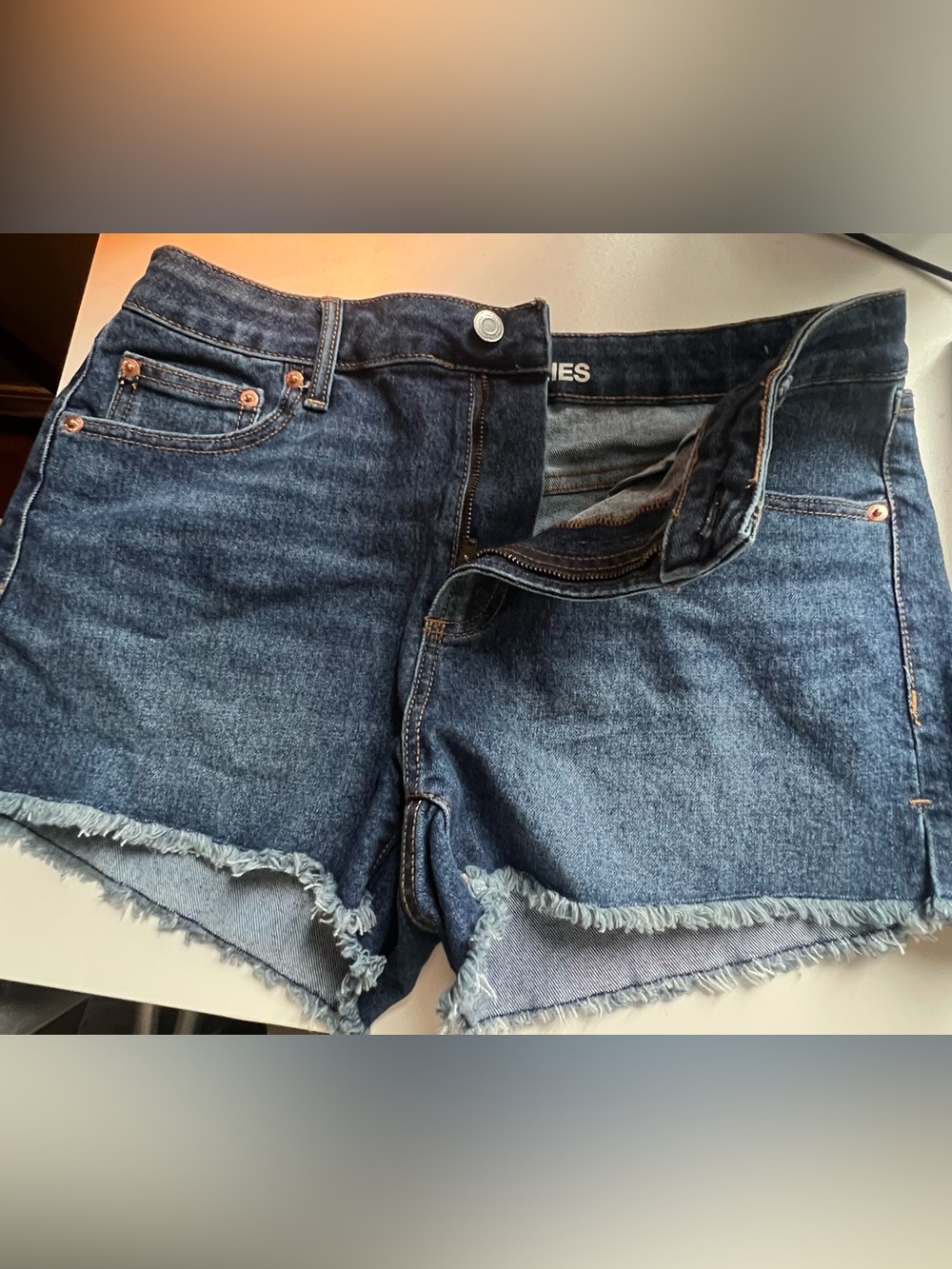 No Boundaries Women’s Dark Wash Denim High Rise Jean Shorts Size 10 Like New!